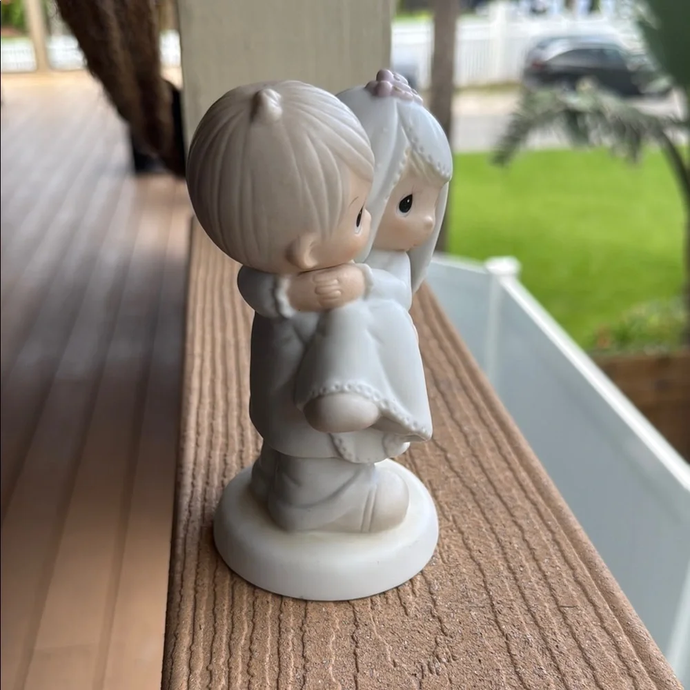 Elegant White Cake Topper for Weddings
